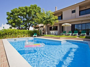 Villa Andre 3 bedroom villa with pool - walking distance to Albufeira